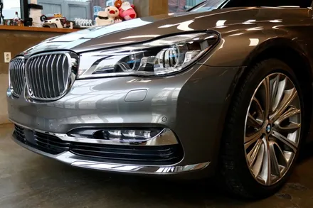 부산 랩핑 BMW750I 에이버리 데니슨 화이트 펄을 입히다. / 부산 해운대구