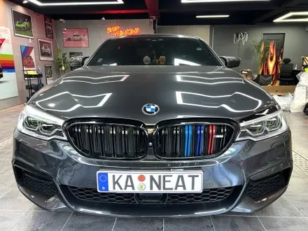 부산 자동차랩핑 BMW M5 컴페티션 사틴블랙 전체랩핑을 통해 강렬한 스포츠 세단으로 변신하기[에이버리] / 부산 해운대구