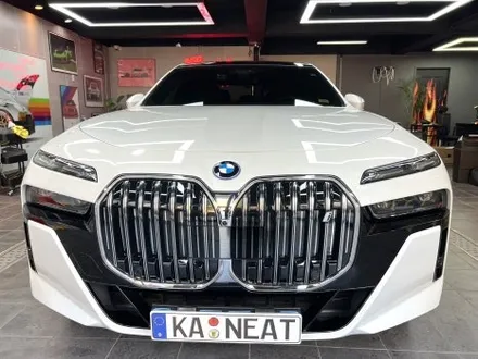 부산랩핑 BMW i7 투톤 랩핑 듀오톤 랩핑으로 온 우주를 담은듯한 색상의 차량으로 변신! / 부산 해운대구