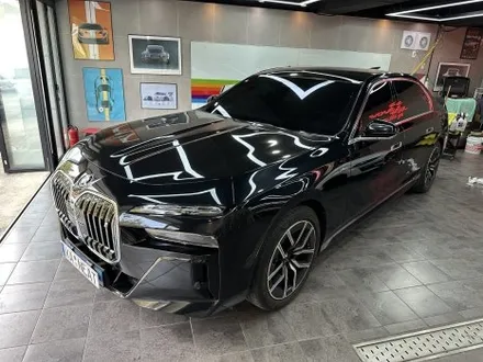 부산 랩핑 BMW 740i 전체 외관 정리｜크롬죽이기 + 블랙 유광 휠도색으로 완성도 끌어올리다 / 부산 해운대구
