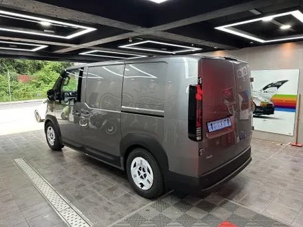 부산랩핑 PV5 카고 범고래 랩핑, 실버 바디를 더욱 세련되게 완성하다 / 부산 해운대구