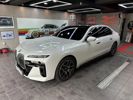 해운대 랩핑 BMW 740d, 블랙 대신 GT실버로 완성한 투톤랩핑 / 부산 해운대구