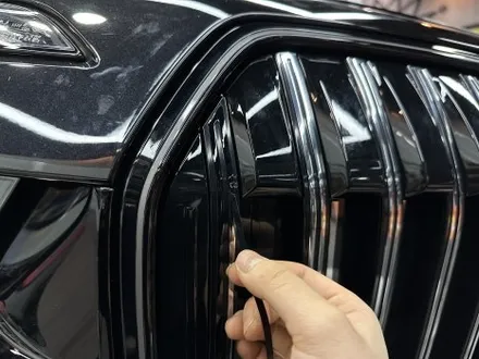 부산 랩핑 BMW 740i 전체 외관 정리｜크롬죽이기 + 블랙 유광 휠도색으로 완성도 끌어올리다 / 부산 해운대구