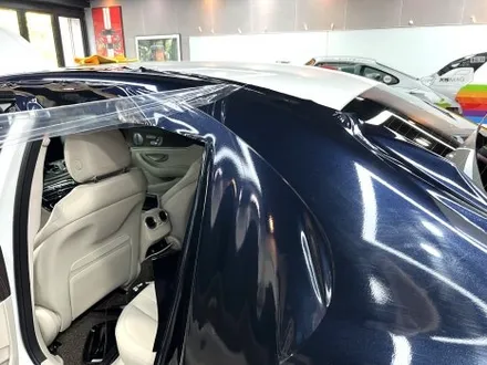 부산랩핑 메르세데스 벤츠 E클래스(E300) 3M 미드나잇블루 전체랩핑으로 어두운 밤하늘의 감성을 느껴보세요! / 부산 해운대구
