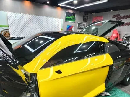 부산랩핑 아우디 R8 전체랩핑, 포인트 랩핑 시공으로 슈퍼카의 감성 끌어올리기! [브라이트 옐로우 / 유광 카본 PPF] / 부산 해운대구