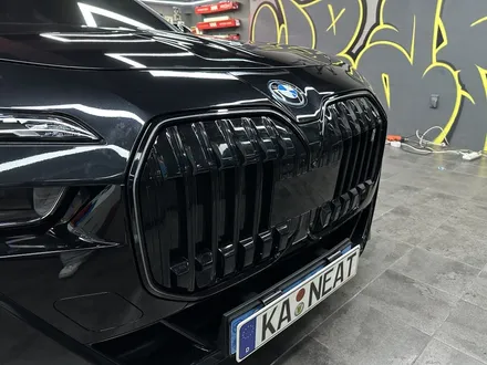 부산 랩핑 BMW 740i 전체 외관 정리｜크롬죽이기 + 블랙 유광 휠도색으로 완성도 끌어올리다 / 부산 해운대구
