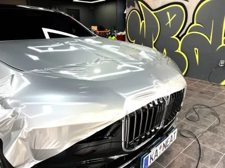 부산 투톤랩핑 BMW i7 듀오톤랩핑 시공으로 럭셔리한 플래그십 세단 표현하기! [3M 화이트 알루미늄] / 부산 해운대구
