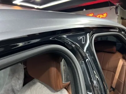 부산 랩핑 BMW I7 사틴 다크 그레이 투톤 랩핑(듀오톤 랩핑)으로 고급스러운 분위기 연출하기 / 부산 해운대구
