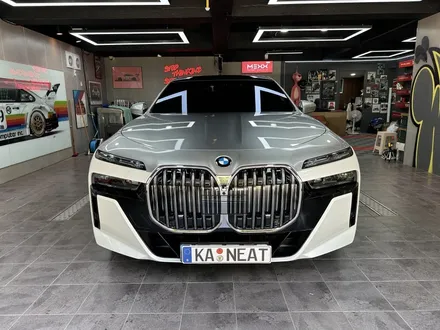 해운대 랩핑 BMW 740d, 블랙 대신 GT실버로 완성한 투톤랩핑 / 부산 해운대구