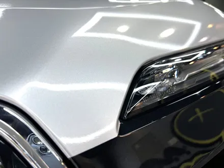 부산 투톤랩핑 BMW i7 듀오톤랩핑 시공으로 럭셔리한 플래그십 세단 표현하기! [3M 화이트 알루미늄] / 부산 해운대구