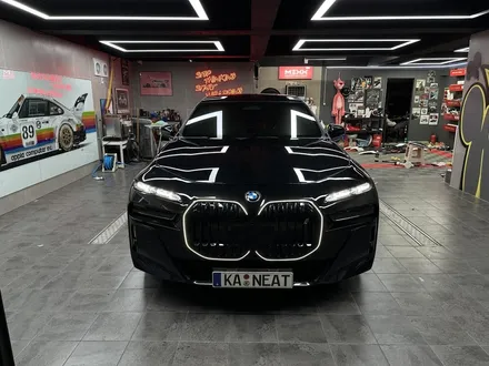 부산 랩핑 BMW 740i 전체 외관 정리｜크롬죽이기 + 블랙 유광 휠도색으로 완성도 끌어올리다 / 부산 해운대구