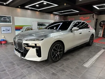 해운대 랩핑 BMW 740d, 블랙 대신 GT실버로 완성한 투톤랩핑 / 부산 해운대구