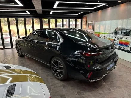 부산 랩핑 BMW 740i 전체 외관 정리｜크롬죽이기 + 블랙 유광 휠도색으로 완성도 끌어올리다 / 부산 해운대구