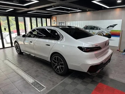 해운대 랩핑 BMW 740d, 블랙 대신 GT실버로 완성한 투톤랩핑 / 부산 해운대구