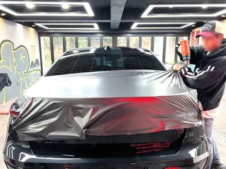 부산 랩핑 BMW I7 사틴 다크 그레이 투톤 랩핑(듀오톤 랩핑)으로 고급스러운 분위기 연출하기 / 부산 해운대구