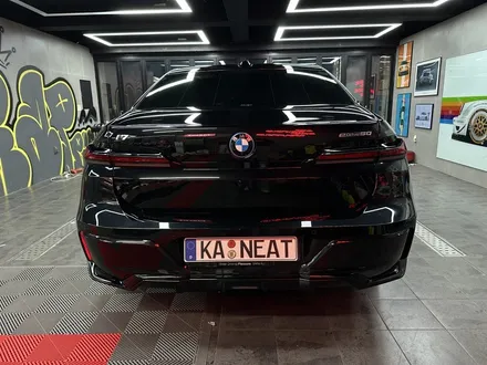 부산 랩핑 BMW 740i 전체 외관 정리｜크롬죽이기 + 블랙 유광 휠도색으로 완성도 끌어올리다 / 부산 해운대구