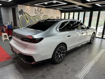 해운대 랩핑 BMW 740d, 블랙 대신 GT실버로 완성한 투톤랩핑 / 부산 해운대구