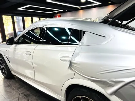 부산랩핑 BMW X6 듀오톤(투톤) 랩핑 사틴 실버 메탈릭으로 고급스럽게 / 부산 해운대구