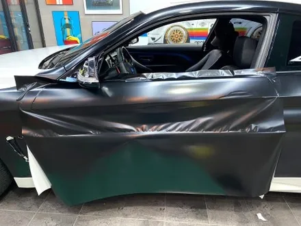 부산랩핑 BMW 4시리즈 쿠페 사틴블랙 전체랩핑으로 묵직하고 깔끔한 쿠페로 만들기! [TINYBOT] / 부산 해운대구