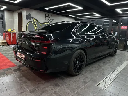 부산 랩핑 BMW 740i 전체 외관 정리｜크롬죽이기 + 블랙 유광 휠도색으로 완성도 끌어올리다 / 부산 해운대구