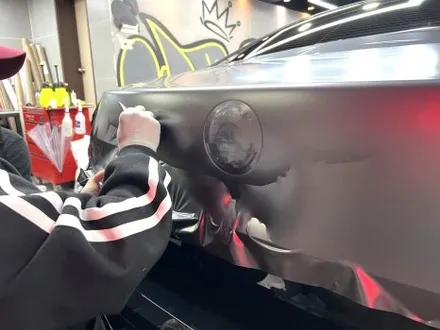 부산 랩핑 BMW I7 사틴 다크 그레이 투톤 랩핑(듀오톤 랩핑)으로 고급스러운 분위기 연출하기 / 부산 해운대구
