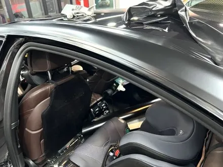부산 자동차랩핑 BMW M5 컴페티션 사틴블랙 전체랩핑을 통해 강렬한 스포츠 세단으로 변신하기[에이버리] / 부산 해운대구