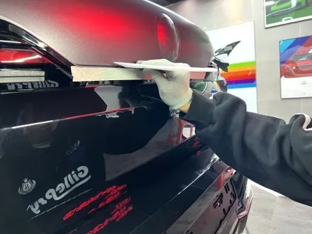 부산 랩핑 BMW I7 사틴 다크 그레이 투톤 랩핑(듀오톤 랩핑)으로 고급스러운 분위기 연출하기 / 부산 해운대구
