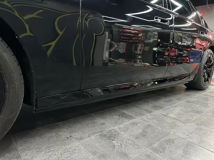 부산 랩핑 BMW 740i 전체 외관 정리｜크롬죽이기 + 블랙 유광 휠도색으로 완성도 끌어올리다 / 부산 해운대구
