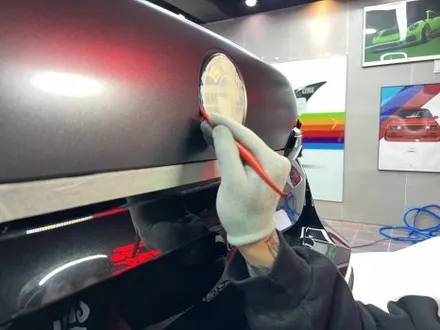 부산 랩핑 BMW I7 사틴 다크 그레이 투톤 랩핑(듀오톤 랩핑)으로 고급스러운 분위기 연출하기 / 부산 해운대구