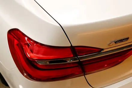 부산 랩핑 BMW750I 에이버리 데니슨 화이트 펄을 입히다. / 부산 해운대구