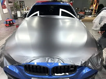 부산 자동차 랩핑 BMW 3시리즈 사틴 다크 그레이 전체 랩핑으로 볼륨감 극대화하기! / 부산 해운대구