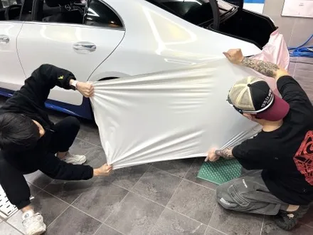 부산랩핑 벤츠 CLS 전체랩핑으로 반짝이는 펄감의 화이트로 추운 겨울나기! / 부산 해운대구