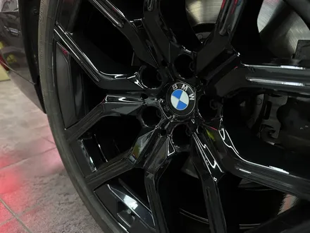 부산 랩핑 BMW 740i 전체 외관 정리｜크롬죽이기 + 블랙 유광 휠도색으로 완성도 끌어올리다 / 부산 해운대구