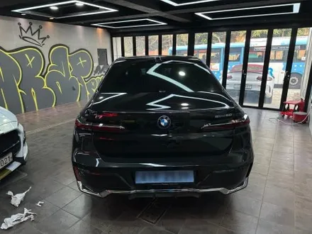 부산 랩핑 BMW 740i 전체 외관 정리｜크롬죽이기 + 블랙 유광 휠도색으로 완성도 끌어올리다 / 부산 해운대구