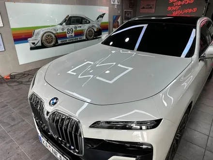 해운대 랩핑 BMW 740d, 블랙 대신 GT실버로 완성한 투톤랩핑 / 부산 해운대구