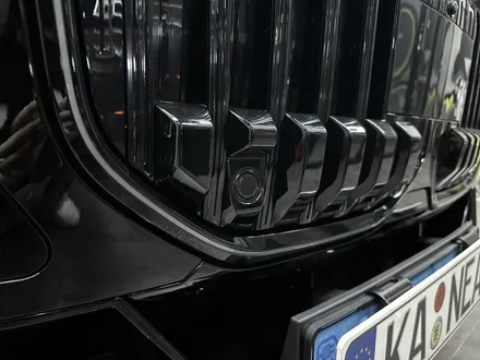 부산 랩핑 BMW 740i 전체 외관 정리｜크롬죽이기 + 블랙 유광 휠도색으로 완성도 끌어올리다 / 부산 해운대구