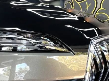 부산 자동차 랩핑 BMW I7 듀오톤(투톤) + 코치라인 고광택 필름으로 차량의 스타일 변화시키기! / 부산 해운대구
