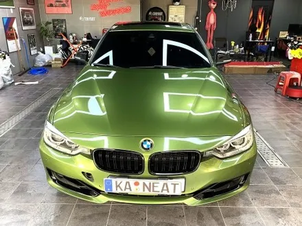 부산랩핑 BMW 3시리즈 타이니봇 고광택 필름 랩핑으로 개성 있는 나만의 차 만들기(+포인트 랩핑) / 부산 해운대구