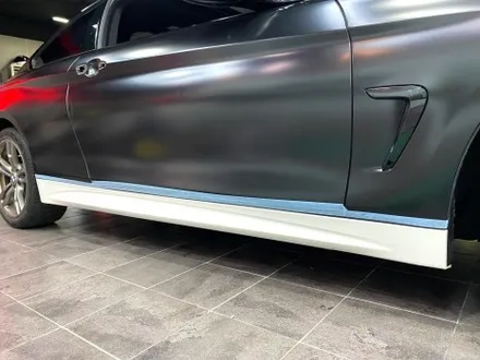 부산랩핑 BMW 4시리즈 쿠페 사틴블랙 전체랩핑으로 묵직하고 깔끔한 쿠페로 만들기! [TINYBOT] / 부산 해운대구