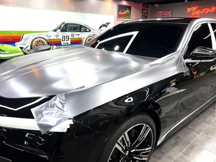 부산 랩핑 BMW I7 사틴 다크 그레이 투톤 랩핑(듀오톤 랩핑)으로 고급스러운 분위기 연출하기 / 부산 해운대구