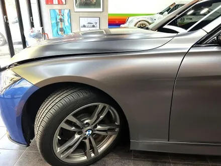 부산랩핑 BMW 3시리즈 사틴 다크 그레이 컬러로 도시적인 느낌 물씬~ / 부산 해운대구