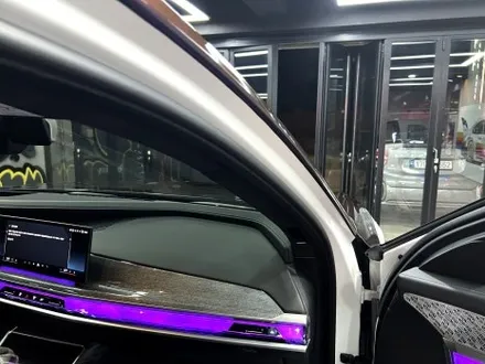부산랩핑 BMW i7 투톤 랩핑 듀오톤 랩핑으로 온 우주를 담은듯한 색상의 차량으로 변신! / 부산 해운대구