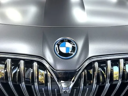 부산 랩핑 BMW I7 사틴 다크 그레이 투톤 랩핑(듀오톤 랩핑)으로 고급스러운 분위기 연출하기 / 부산 해운대구