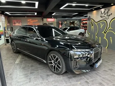 부산 랩핑 BMW 740i 전체 외관 정리｜크롬죽이기 + 블랙 유광 휠도색으로 완성도 끌어올리다 / 부산 해운대구