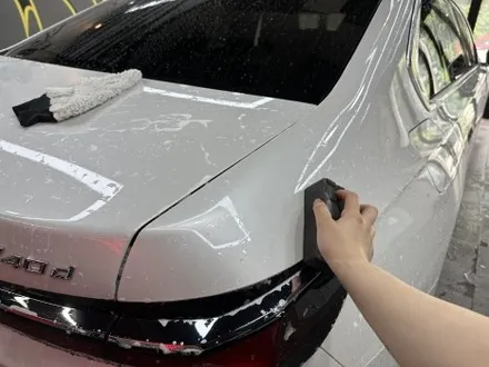 해운대 랩핑 BMW 740d, 블랙 대신 GT실버로 완성한 투톤랩핑 / 부산 해운대구