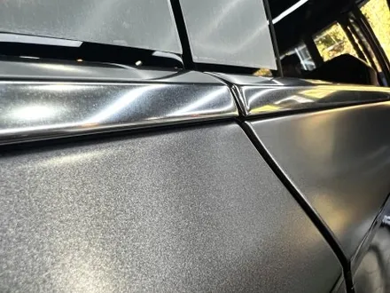 부산 랩핑 BMW I7 사틴 다크 그레이 투톤 랩핑(듀오톤 랩핑)으로 고급스러운 분위기 연출하기 / 부산 해운대구