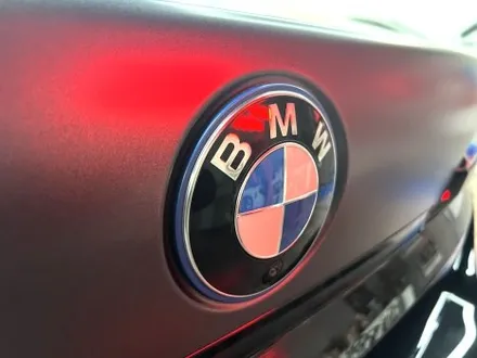 부산 랩핑 BMW I7 사틴 다크 그레이 투톤 랩핑(듀오톤 랩핑)으로 고급스러운 분위기 연출하기 / 부산 해운대구