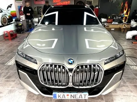 부산 자동차 랩핑 BMW I7 듀오톤(투톤) + 코치라인 고광택 필름으로 차량의 스타일 변화시키기! / 부산 해운대구