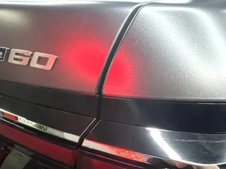 부산 랩핑 BMW I7 사틴 다크 그레이 투톤 랩핑(듀오톤 랩핑)으로 고급스러운 분위기 연출하기 / 부산 해운대구