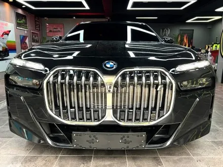 부산 랩핑 BMW I7 사틴 다크 그레이 투톤 랩핑(듀오톤 랩핑)으로 고급스러운 분위기 연출하기 / 부산 해운대구